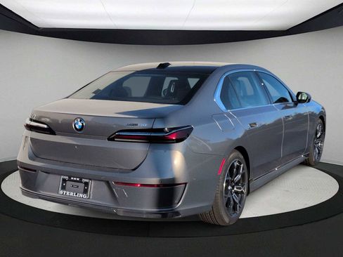 Used 2025 BMW i7 eDrive50 RWD image 8