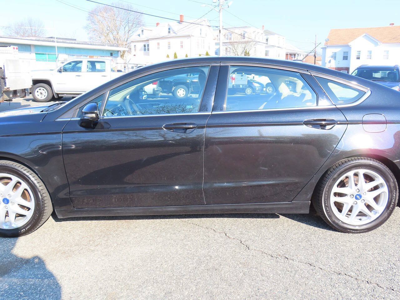 Used 2015 Ford Fusion SE FWD image 5