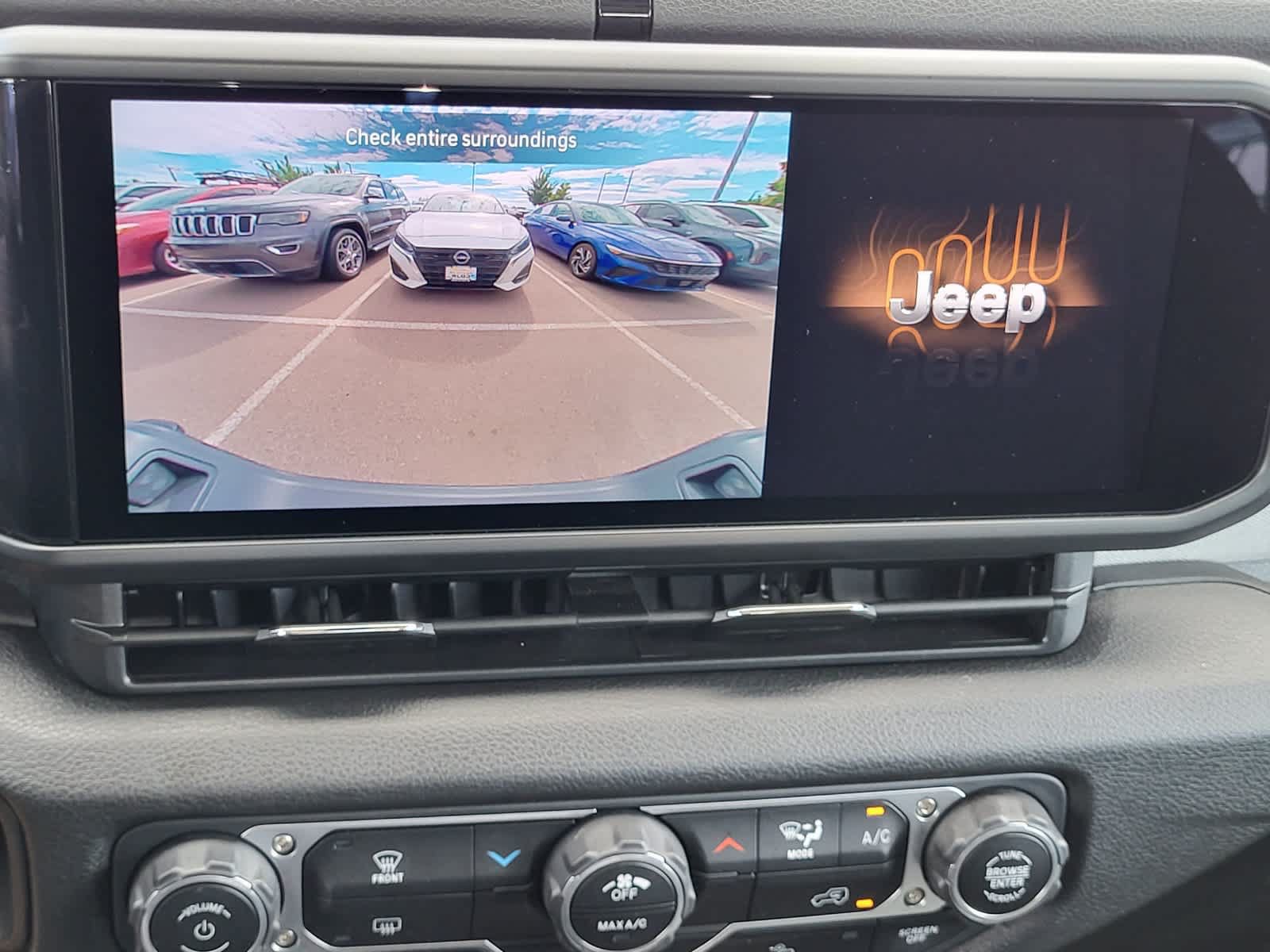 Used 2025 Jeep Gladiator Sport AWD/4WD image 19