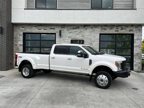 Used 2017 Ford F450 Platinum w/ Platinum Ultimate Package AWD/4WD image 1
