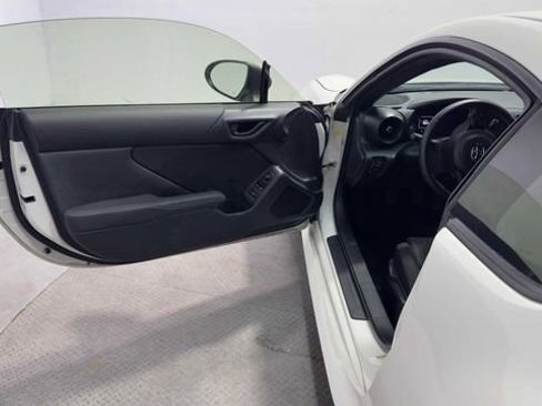 Used 2024 Toyota GR86 RWD image 10