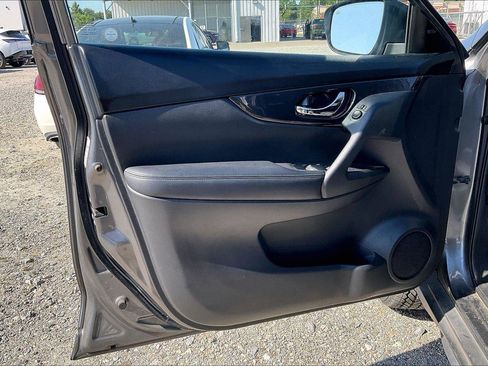 Used 2019 Nissan Rogue SV AWD/4WD image 6
