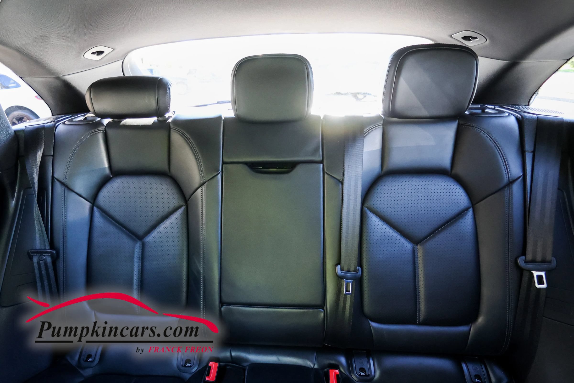 Used 2023 Porsche Macan AWD/4WD image 29