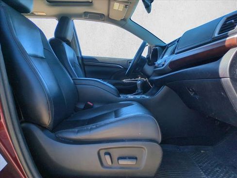 Used 2016 Toyota Highlander Limited image 16