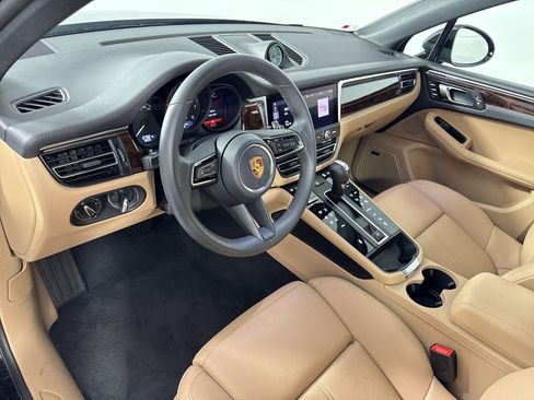 Certified 2026 Porsche Macan AWD/4WD image 4