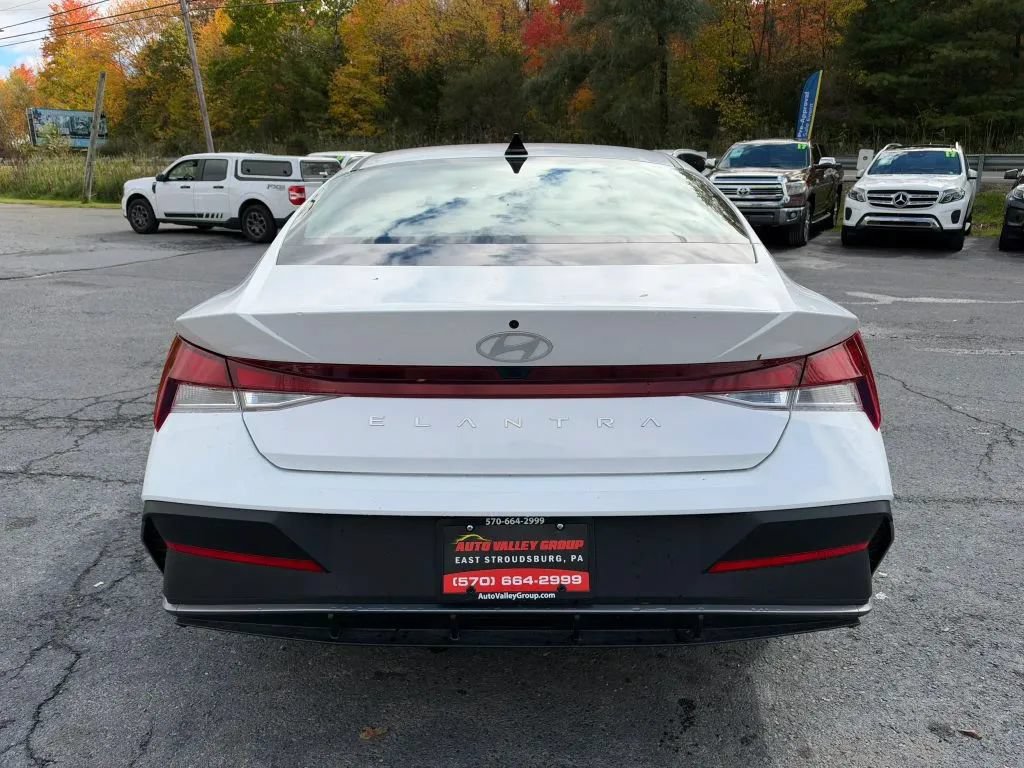Used 2024 Hyundai Elantra SEL FWD image 7