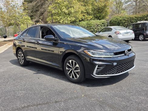 Used 2025 Volkswagen Jetta S image 3