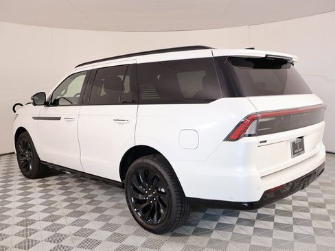New 2025 Lincoln Navigator Reserve w/ Jet Appearance Package AWD/4WD image 24