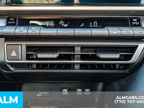 Used 2025 Toyota Camry SE image 43