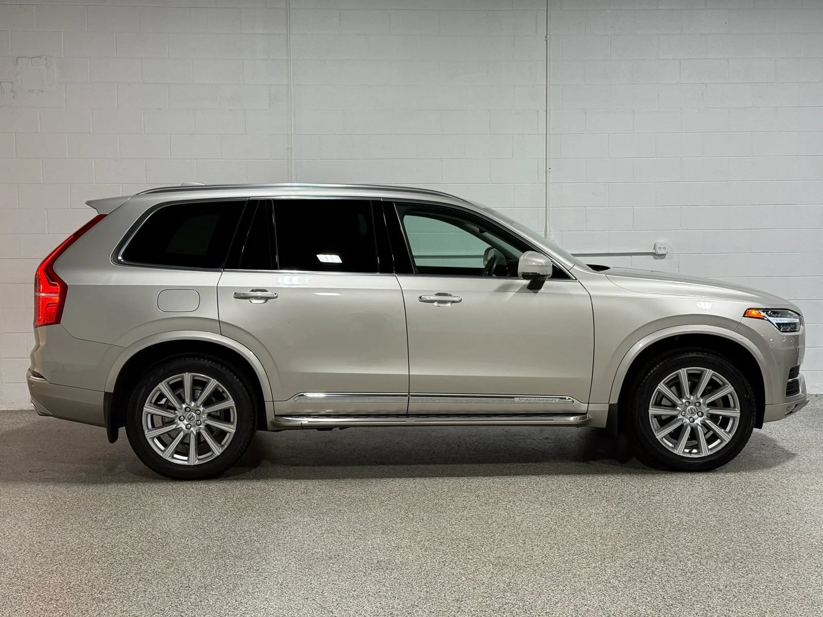 Used 2016 Volvo XC90 T6 Inscription w/ Vision Package AWD/4WD image 5