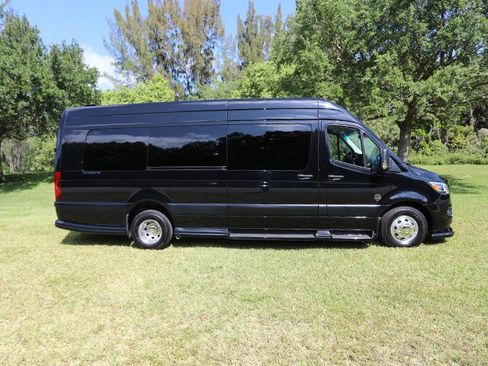 Used 2023 Mercedes-Benz Sprinter 3500 image 5