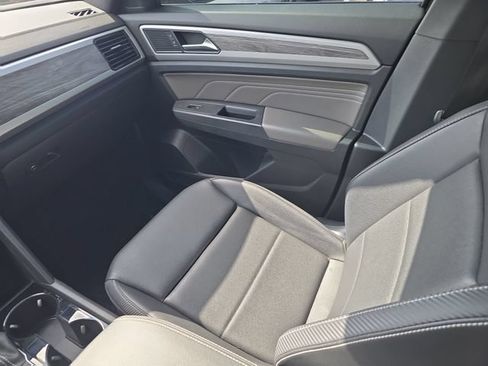 Used 2023 Volkswagen Atlas Cross Sport SE w/ Panoramic Sunroof Package AWD/4WD image 16
