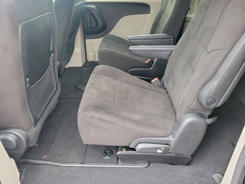 Used 2012 Dodge Grand Caravan SXT image 7