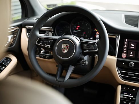 New 2026 Porsche Macan image 32