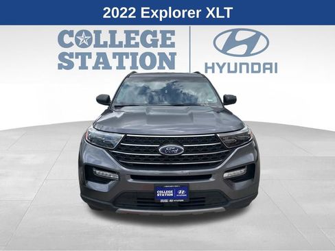 Used 2022 Ford Explorer XLT w/ Equipment Group 202A RWD image 2