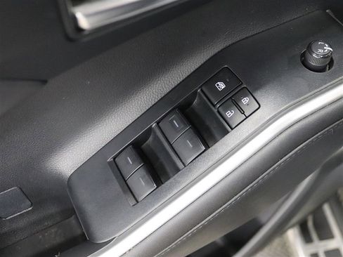 Used 2023 Toyota Highlander XLE image 37