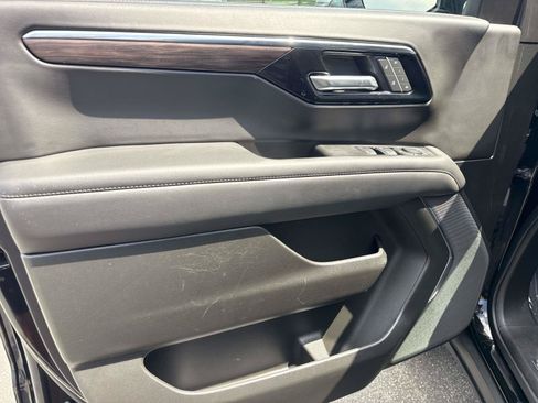 Used 2025 Chevrolet Suburban Z71 AWD/4WD image 21