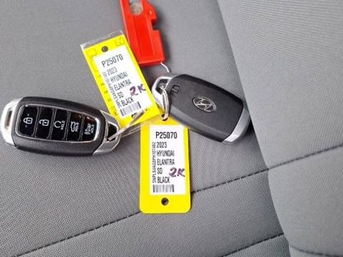 Used 2023 Hyundai Elantra SEL w/ Convenience Package image 23