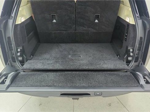 Used 2024 Land Rover Range Rover Long Wheelbase SE image 14