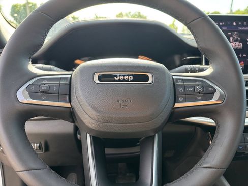 Used 2025 Jeep Compass Limited AWD/4WD image 23