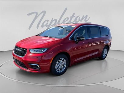 New 2026 Chrysler Pacifica Select