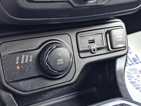 Used 2018 Jeep Renegade Altitude image 28
