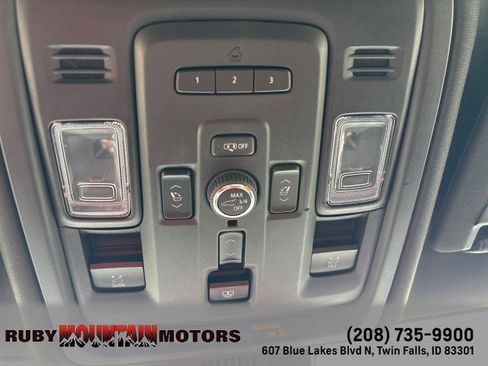 Used 2024 GMC Yukon Denali AWD/4WD image 18