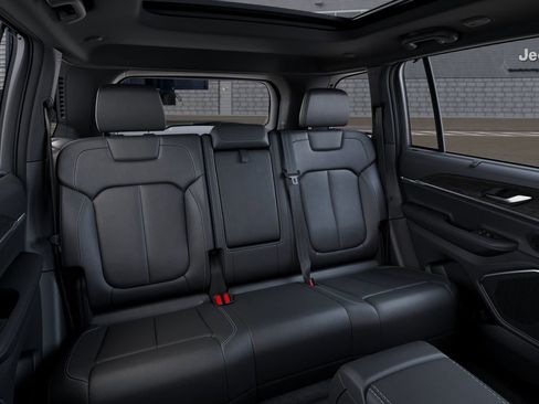 New 2026 Jeep Grand Cherokee Limited w/ Luxury Tech Group II AWD/4WD image 15