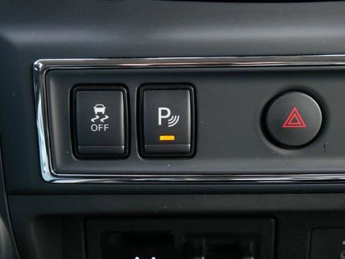 Certified 2024 Nissan Titan SV w/ SV Convenience Package image 20