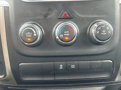 Used 2014 RAM 1500 Classic SLT RWD image 21