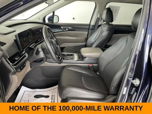 Used 2026 Kia Carnival FWD image 7