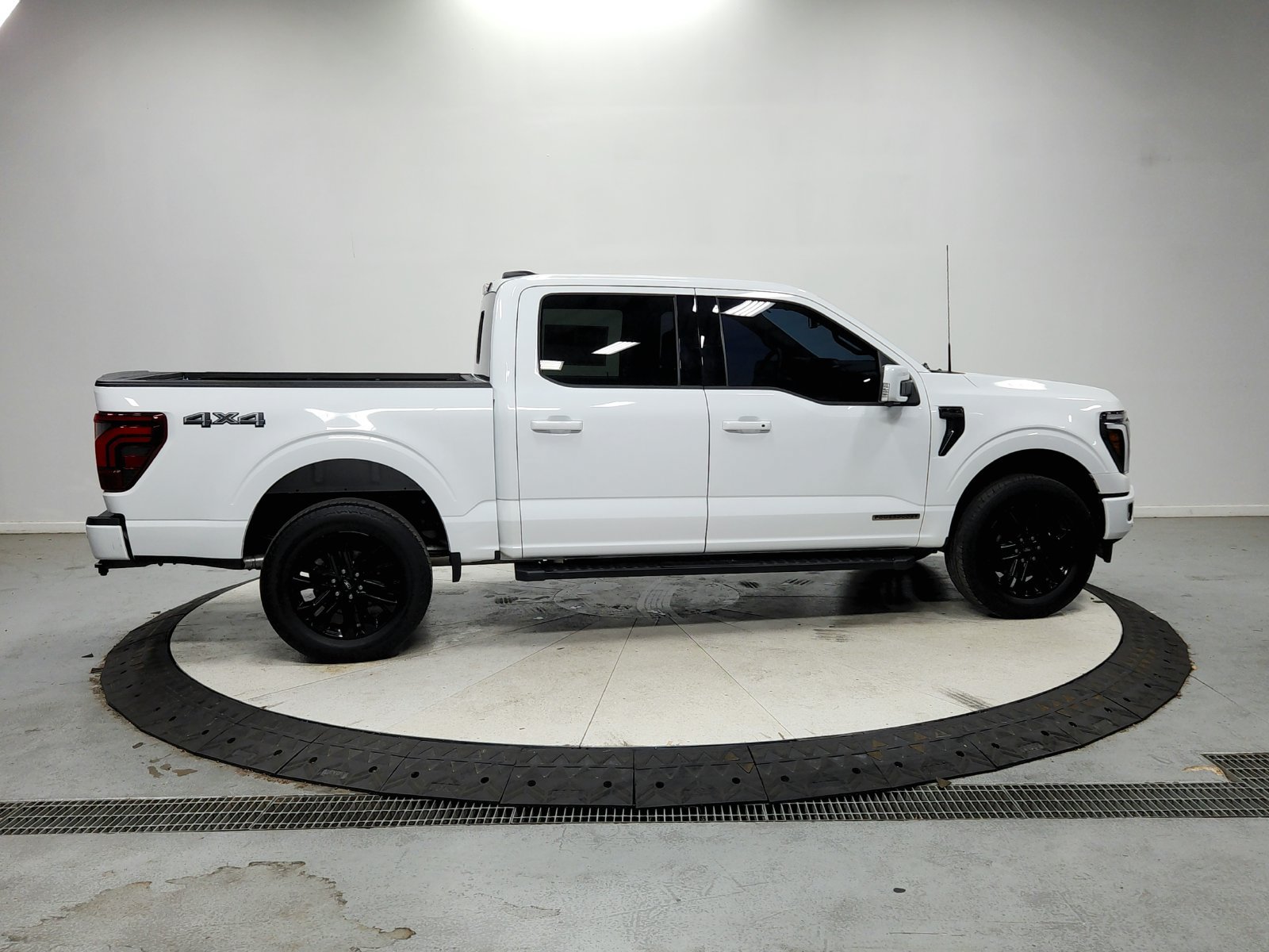 Used 2024 Ford F150 Lariat AWD/4WD image 9