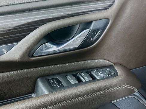 Used 2021 GMC Yukon XL Denali w/ Advanced Technology Package image 15