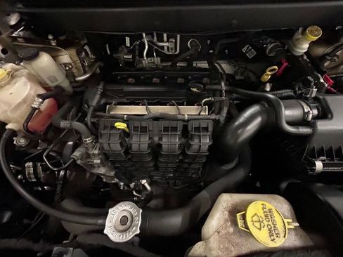 Used 2016 Dodge Journey SE w/ Flexible Seating Group image 9