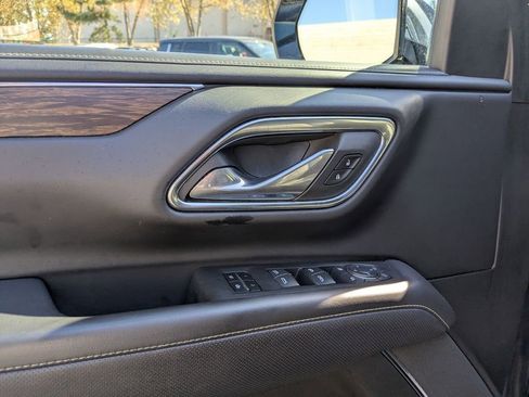 Used 2023 Chevrolet Suburban Premier image 13