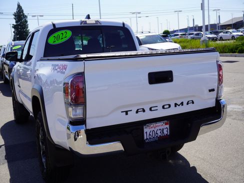 Used 2022 Toyota Tacoma TRD Off-Road w/ Black Out Package (TMS) AWD/4WD image 8