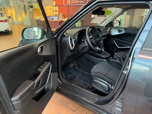 Used 2023 Kia Soul LX w/ Option Group 015 image 16