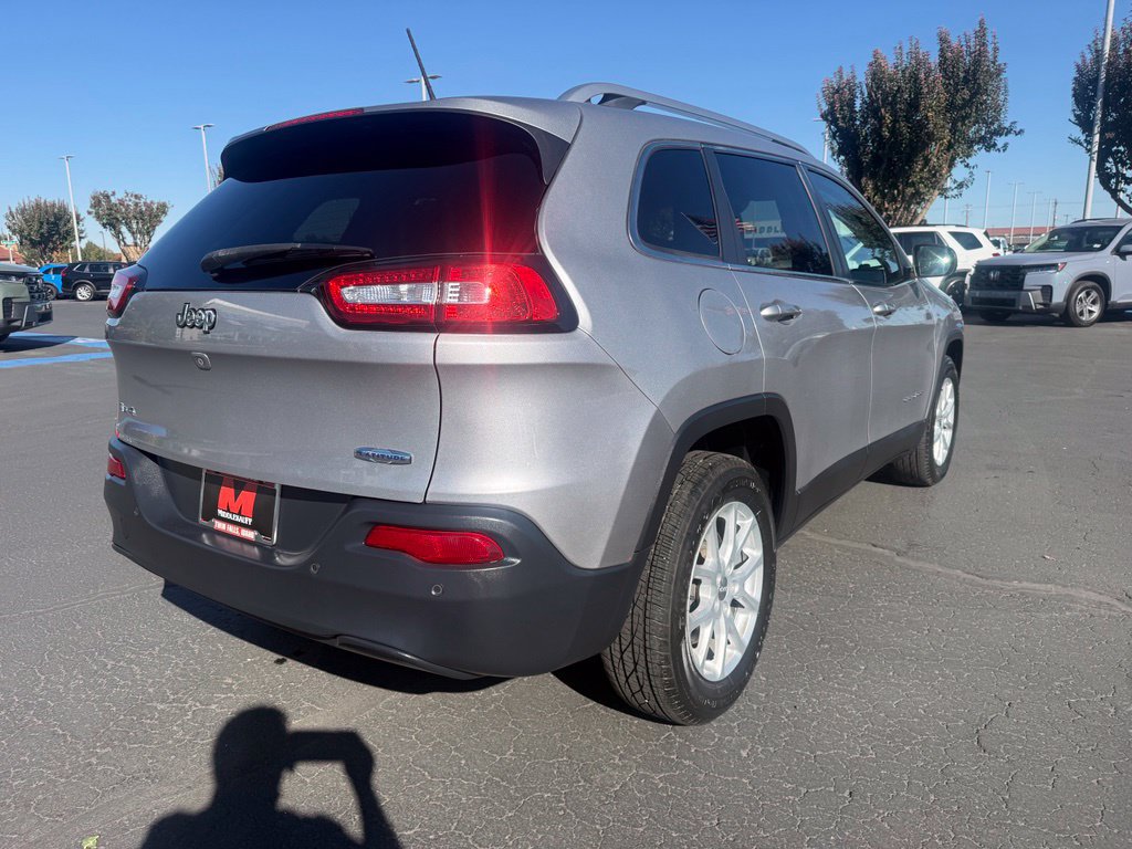 Used 2018 Jeep Cherokee Latitude w/ Safety Group AWD/4WD image 6