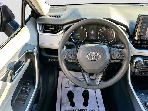 Used 2021 Toyota RAV4 XLE image 17