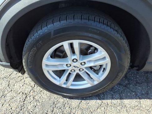 Used 2023 Ford Explorer XLT AWD/4WD image 10