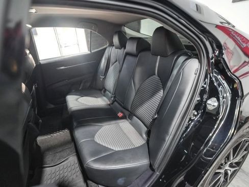 Used 2022 Toyota Camry SE image 4