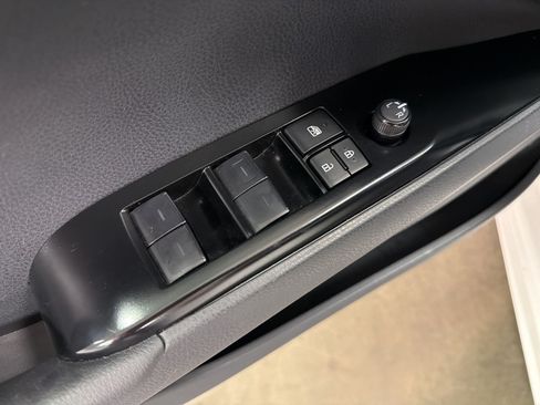Used 2025 Toyota Camry SE w/ Convenience Package FWD image 12