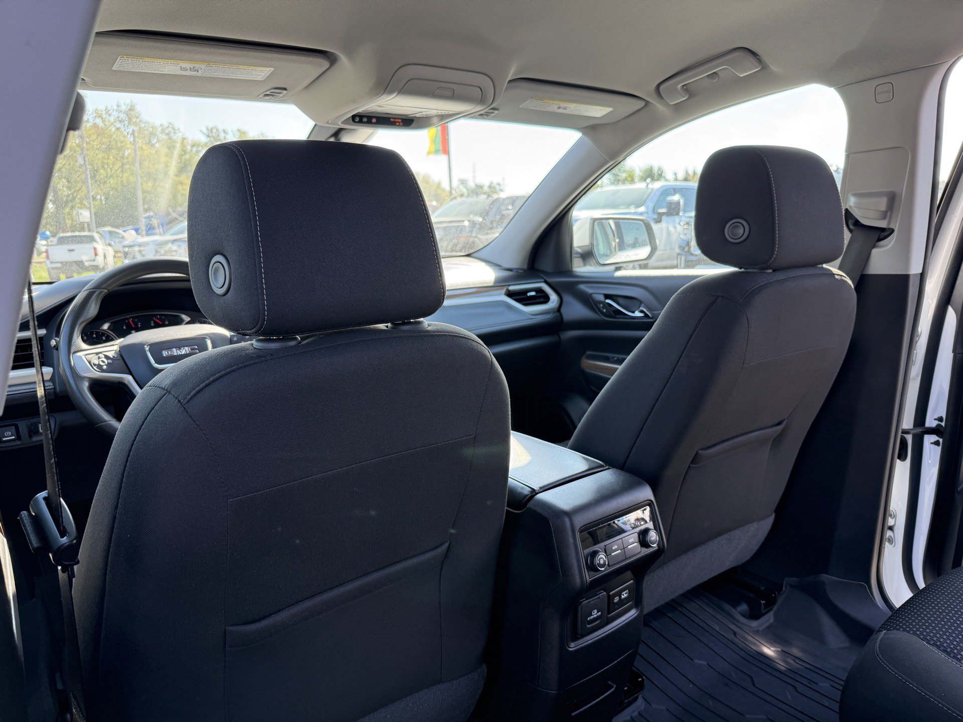 Used 2023 GMC Acadia SLE w/ Driver Convenience Package FWD image 31