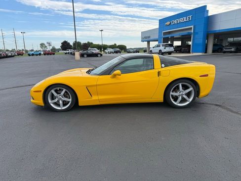 Used 2005 Chevrolet Corvette Coupe w/ Preferred Equipment Group RWD image 2