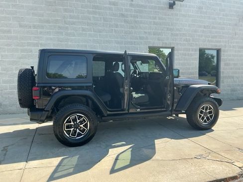Used 2024 Jeep Wrangler Unlimited Rubicon AWD/4WD image 12