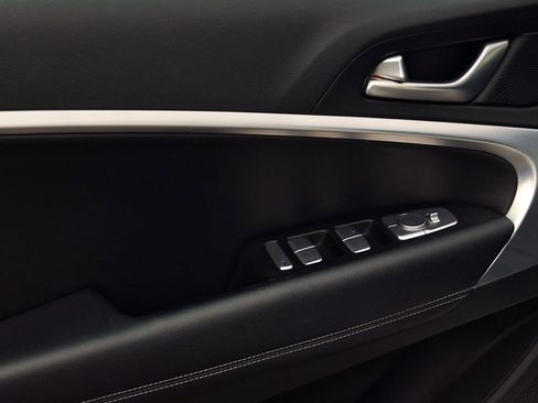 Used 2022 Genesis G70 2.0T RWD image 9