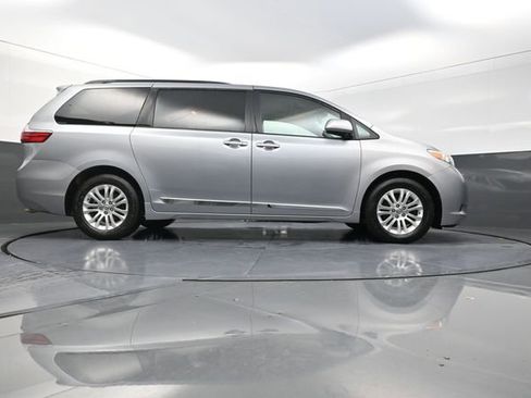 Used 2015 Toyota Sienna XLE w/ XLE Navigation Package image 28