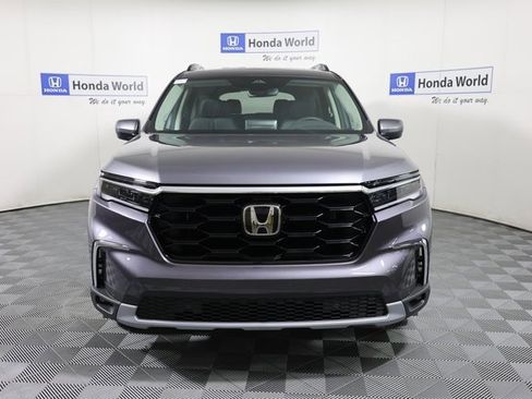New 2025 Honda Pilot Touring image 2