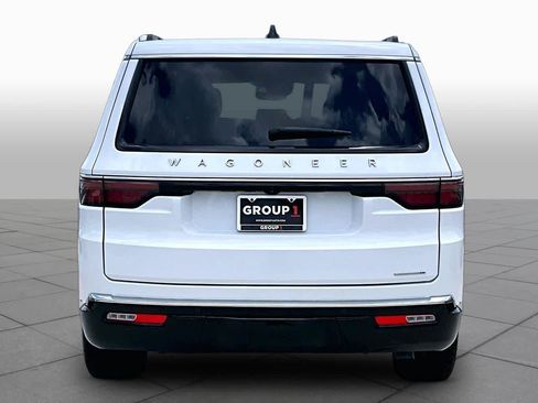 Used 2024 Jeep Wagoneer Series II w/ Flexible Seating Group RWD image 5