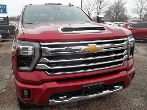 Used 2024 Chevrolet Silverado 2500 High Country w/ High Country Premium Package AWD/4WD image 3